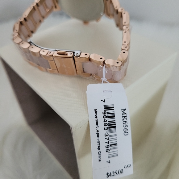 ❗ SOLD ❗ BNWT Michael Kors watch ❗ - Picture 8 of 8